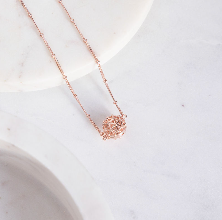 Luxe rose necklace deals